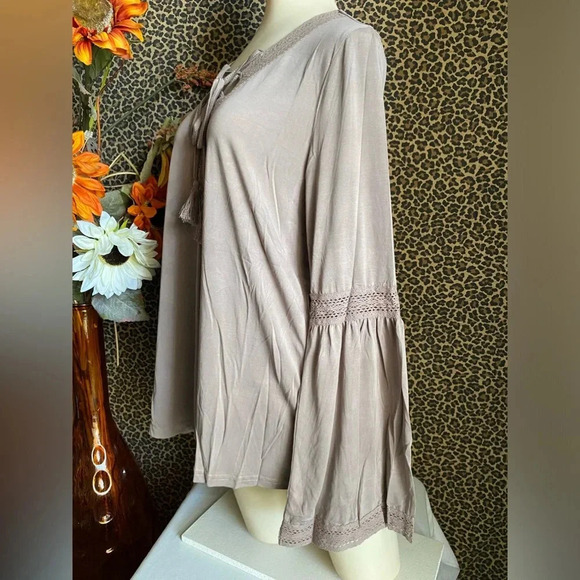 🌴3/$30🌴DOE & RAE Khaki Bell Long Sleeve Embroidered/Tasseled Boho Top NWT - Picture 6 of 10